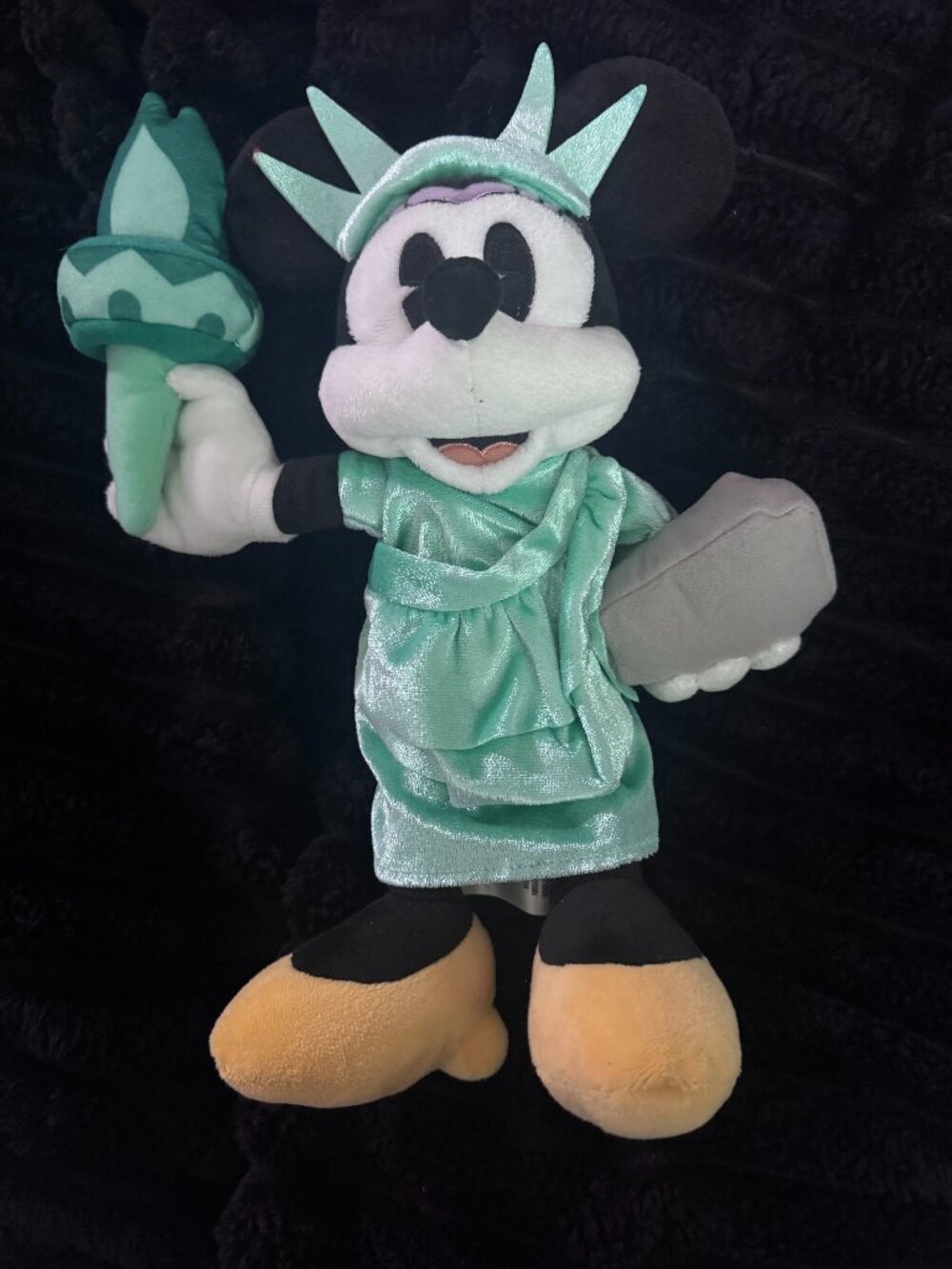 BNWT Minnie Mouse Statue of Liberty Plush